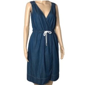 Tommy Hilfiger Wrap denim dress with pockets!
Size Medium 💙